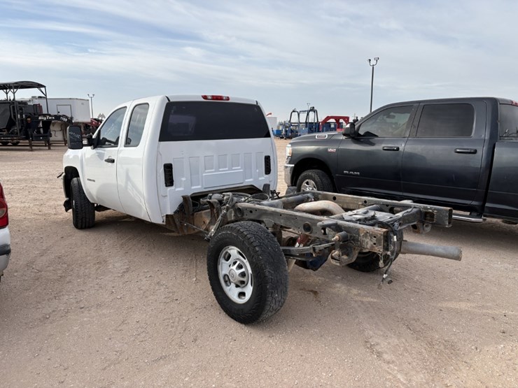 2013-chevrolet-silverado-2500-image-4