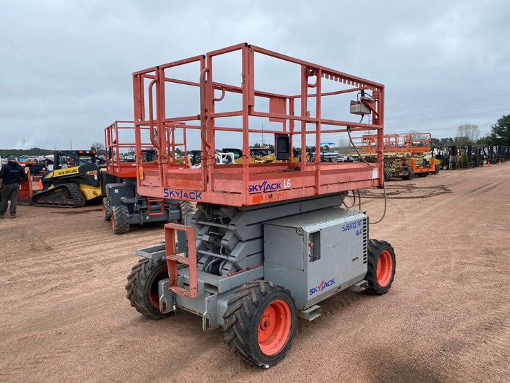 skyjack-sj6832rt-image-1