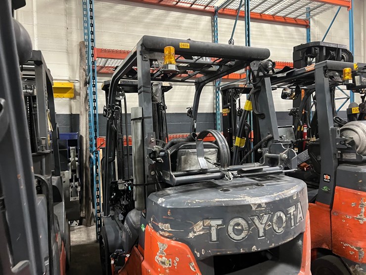 #2009-•-toyota-forklift-(non-runner)-image-3