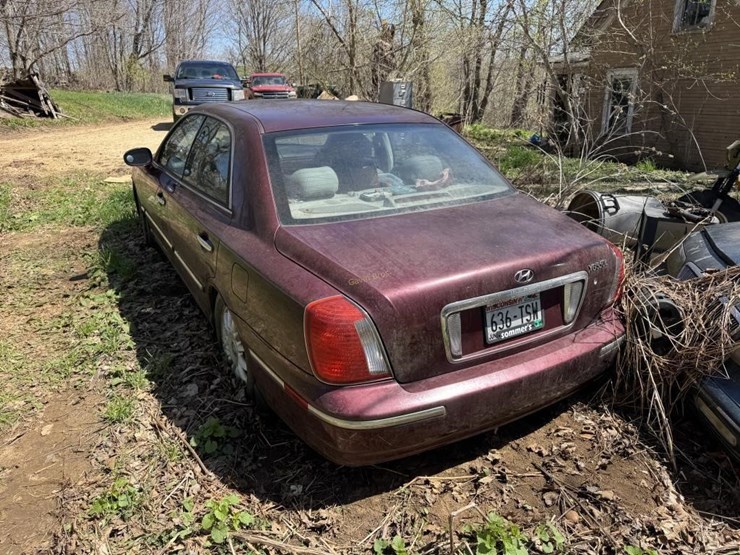 2004-hyundai-xg350l-sedan-image-3