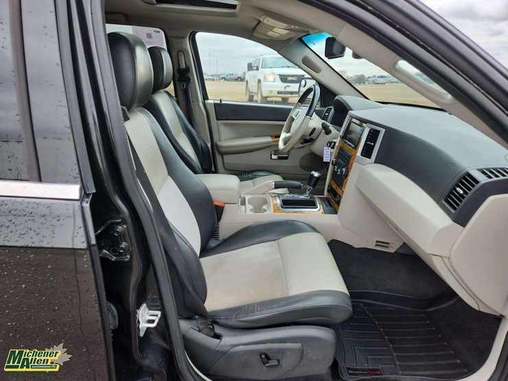 2010-jeep-grand-cherokee-image-17