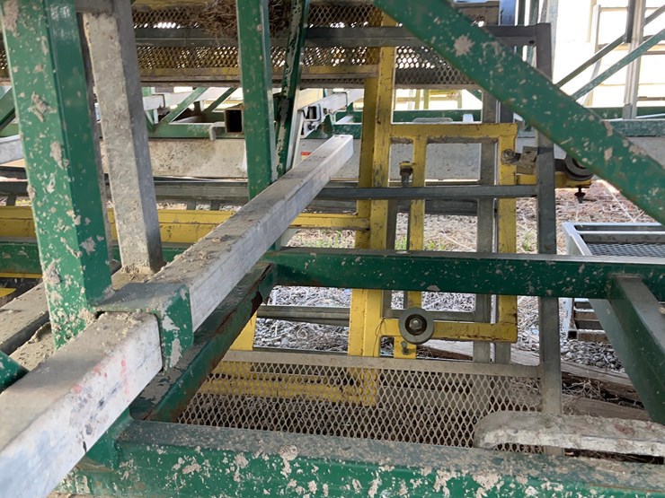 big-green-scaffolding-image-48