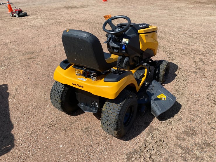 #1547-•-2022-cub-cadet-lt46-riding-lawn-mower-image-6