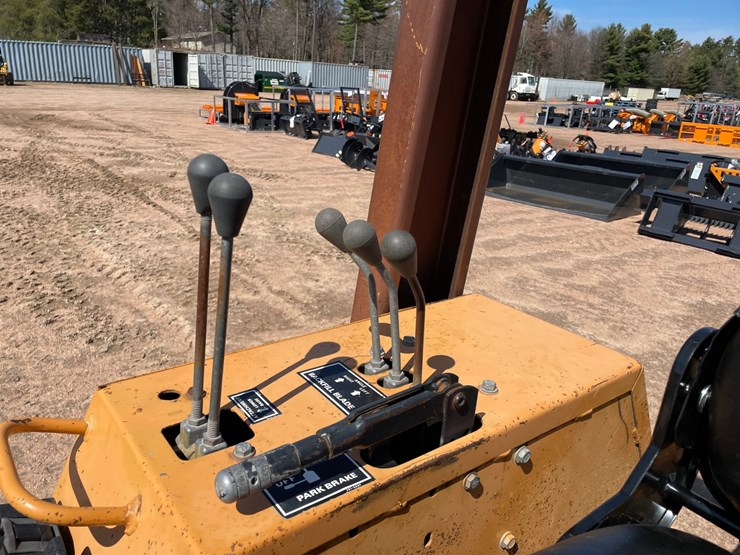 1986-case-dh4b-image-23