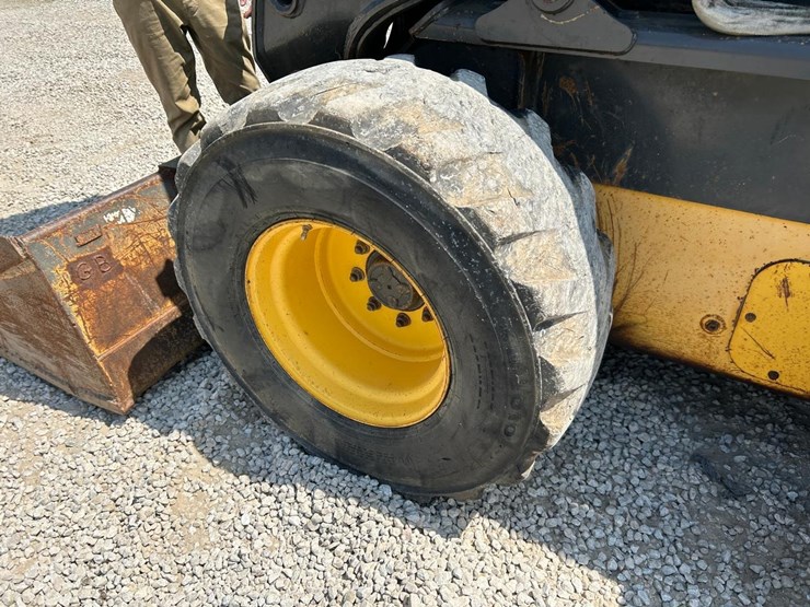 new-holland-l230-image-16