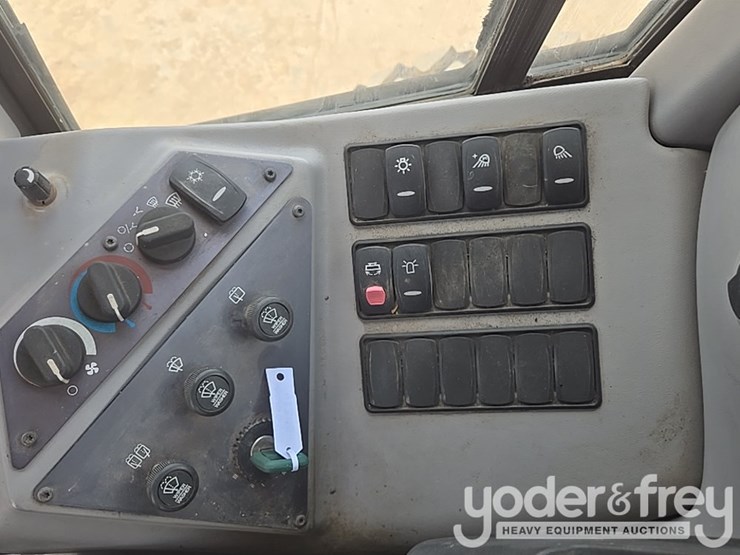 2008-volvo-g940-image-52