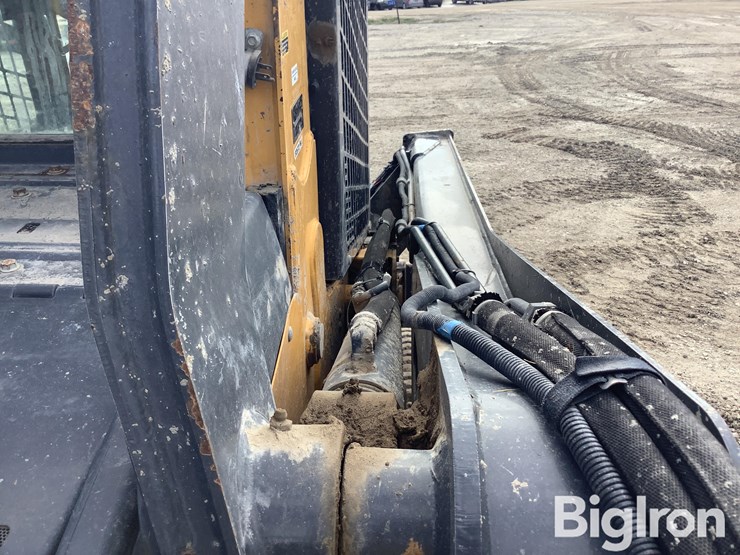 2021-deere-325g-image-18