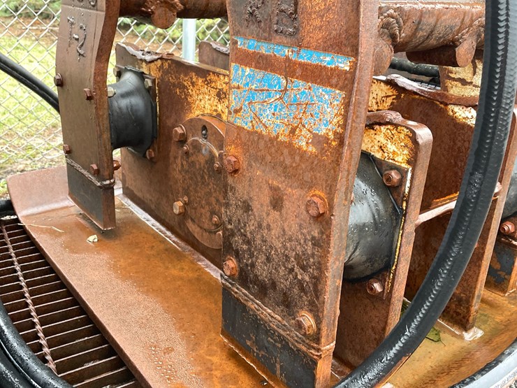 #5036-•-hydraulic-plate-compactor-attachment-image-6