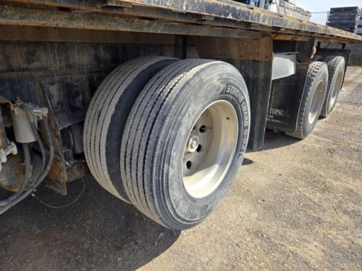 2011-kenworth-t800-image-12