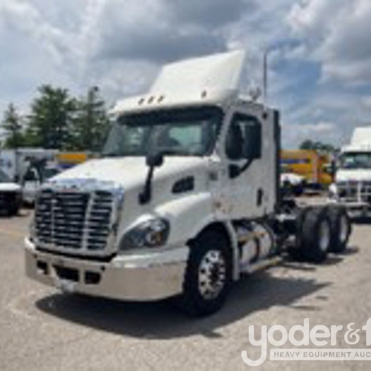 2017 FREIGHTLINER CASCADIA 113
