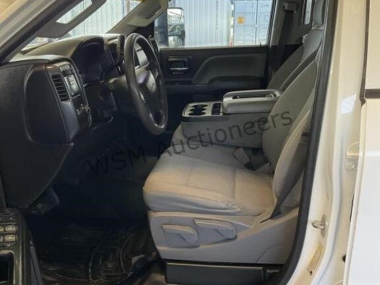 2018-chevrolet-silverado-2500hd-image-21