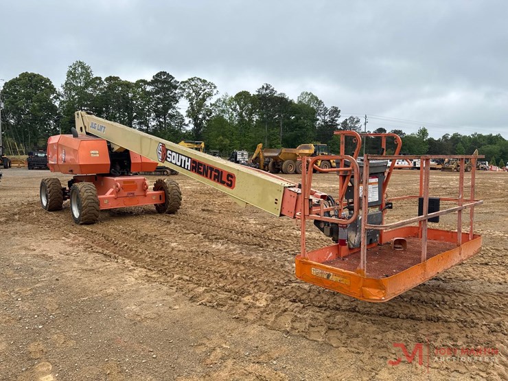 2014-jlg-800s-image-3