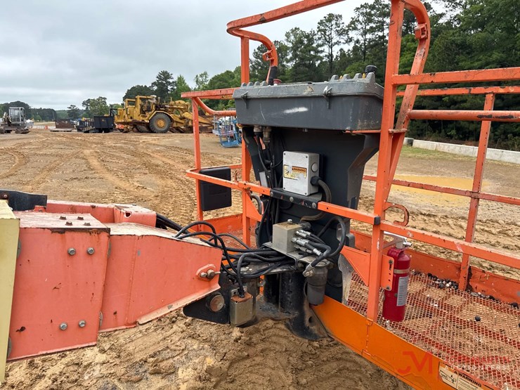 2014-jlg-800s-image-11