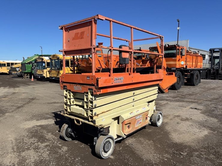 2015-jlg-2646es-image-1