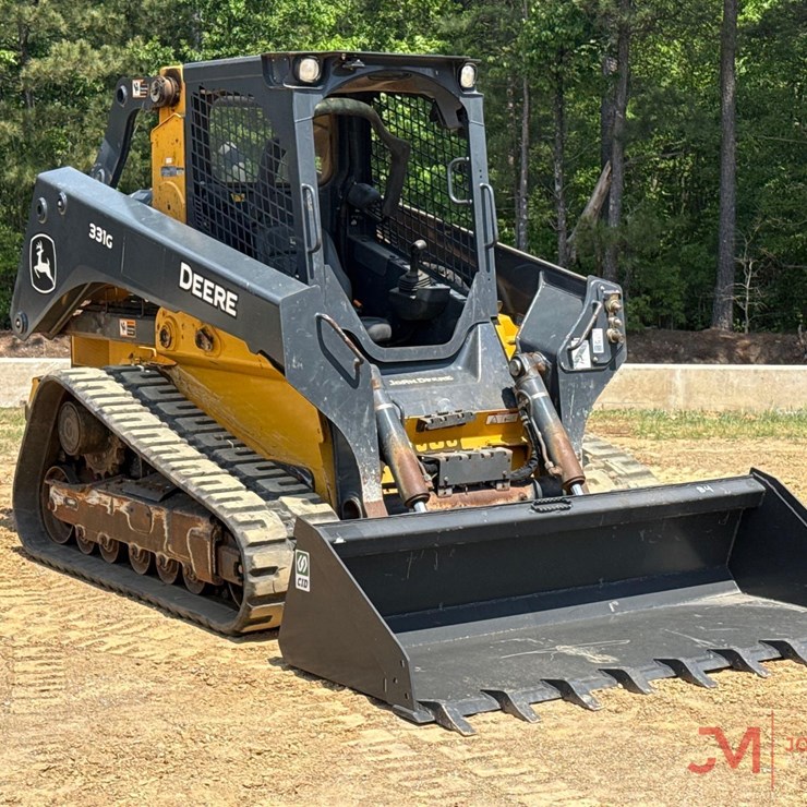 DEERE 331G