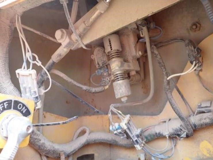 2002-deere-650h-lt-image-56
