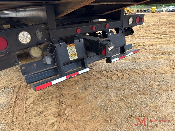 2015-peterbiltroll-back-truck-image-17