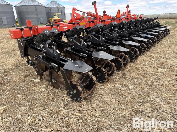 2019-kuhn-gladiator-1205-strip-tiller-image-7