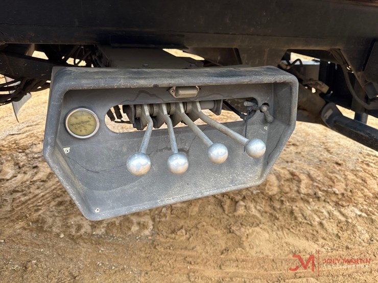 2015-peterbiltroll-back-truck-image-15