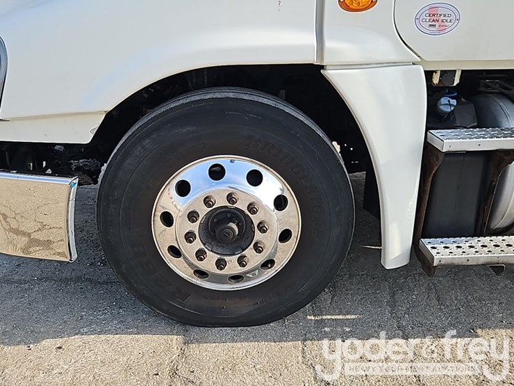 2019-freightliner-cascadia-125-image-12