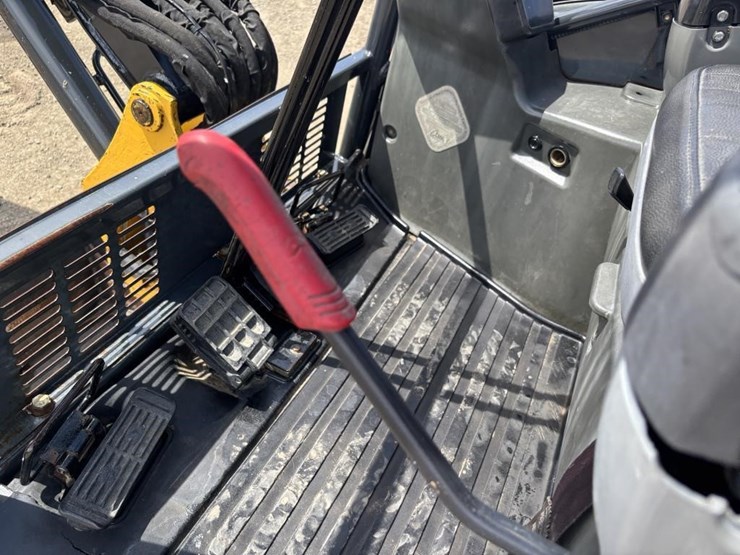 2006-deere-27d-image-28