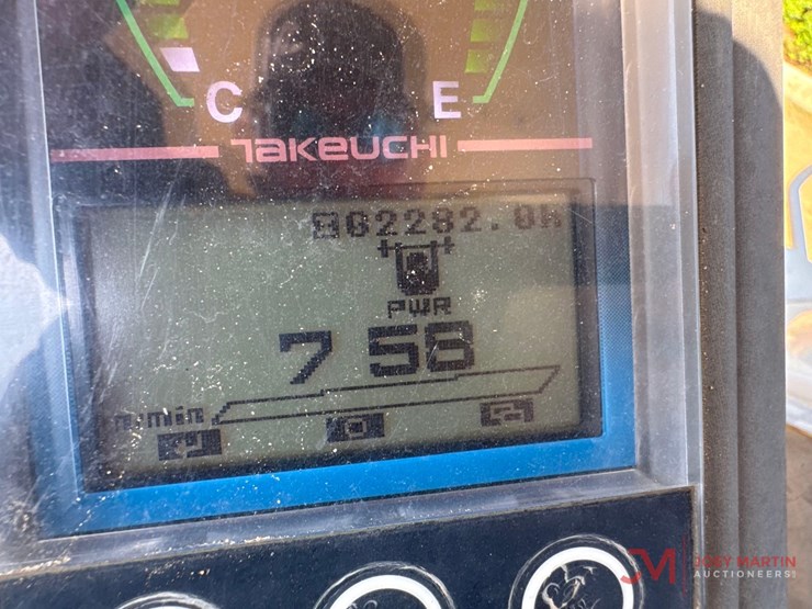 2018-takeuchi-tb260-image-23
