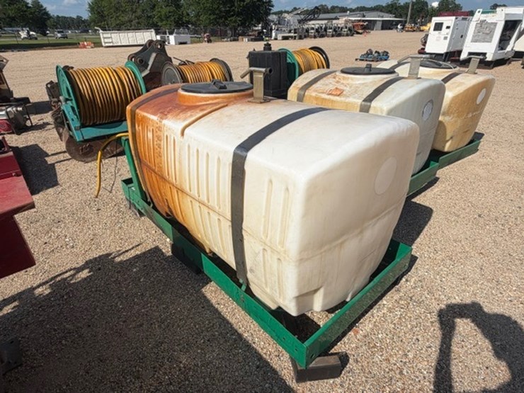 #35846-•-300-gallon-water-tank,-skid-mounted-image-3