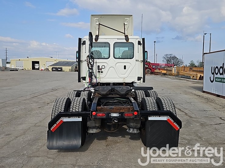 2019-freightliner-cascadia-125-image-14