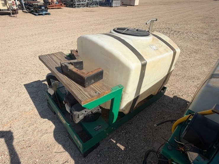 #35845-•-200-gallon-spray-tanks-with-electric-reels-image-4