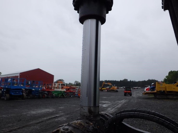 deere-135g-image-17