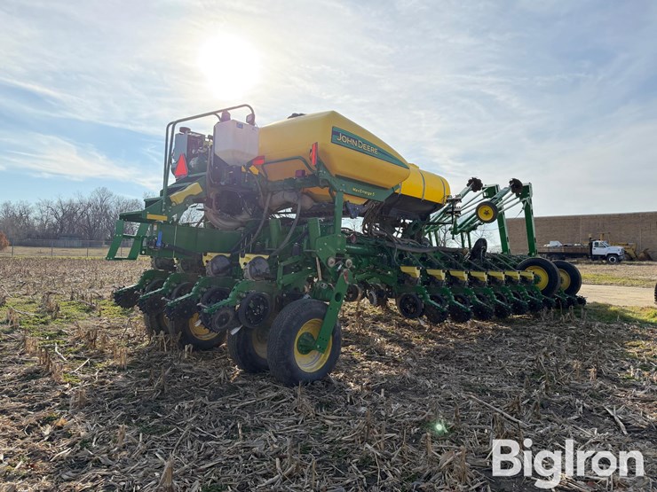 2015-john-deere-1775nt-image-5