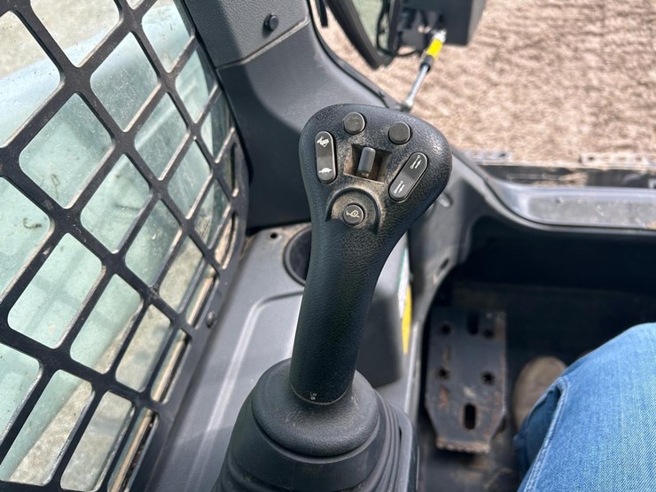 2023-bobcat-t76-image-27