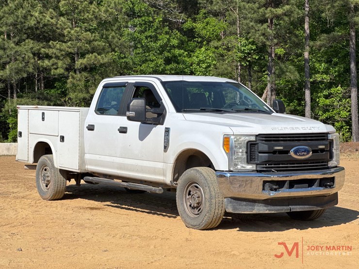 2017-ford-f250-xl-image-1