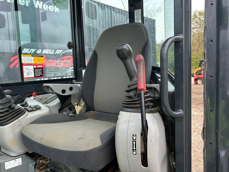 2019-deere-30g-image-19