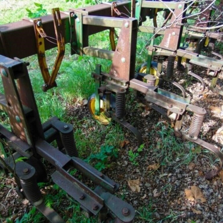 JOHN DEERE 825