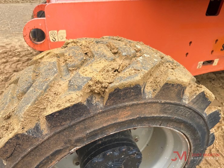 2014-jlg-800s-image-15