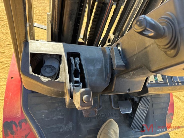2022-hangcha-cd35-xw97f-straight-mast-forklift-image-15