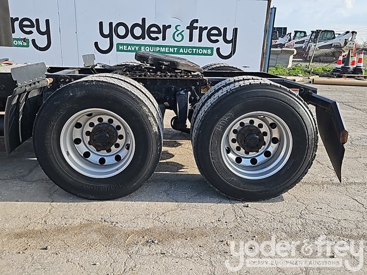 2019-freightliner-cascadia-125-image-13