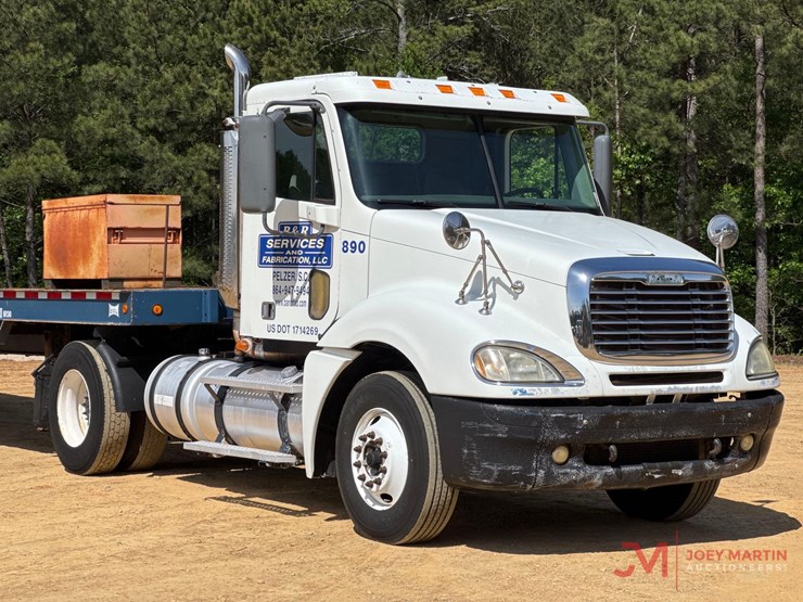 2007-freightliner-s/a-day-cab-truck-tractor-image-1