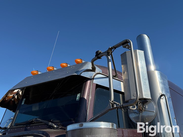 2010-peterbilt-388-image-11