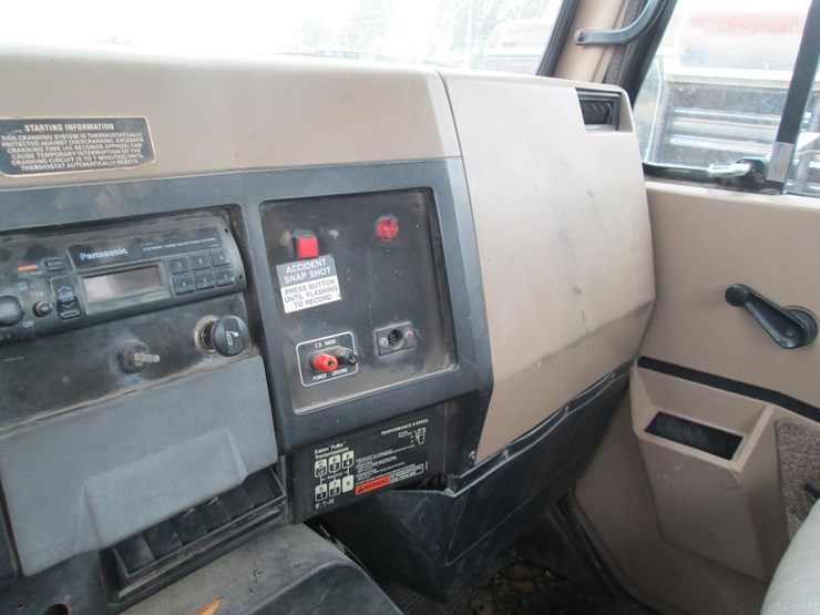 1993-international-8100-image-34