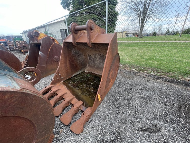#5004-•-excavator-bucket-image-1