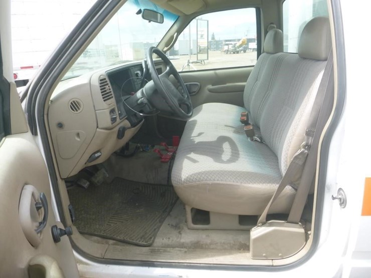 2002-chevrolet-3500-image-17