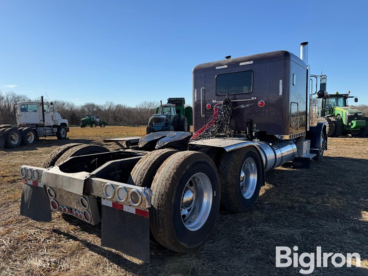 2010-peterbilt-388-image-5