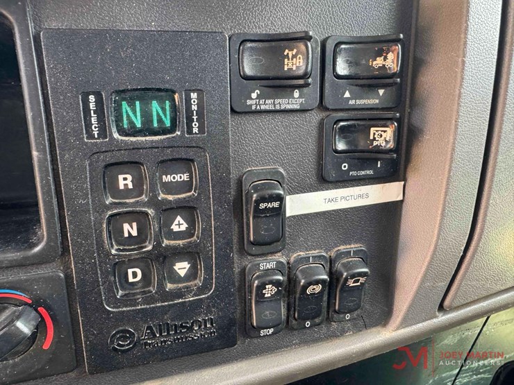 2019-peterbilt-348-image-27