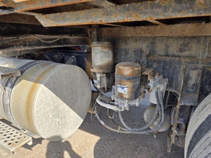 2011-kenworth-t800-image-25