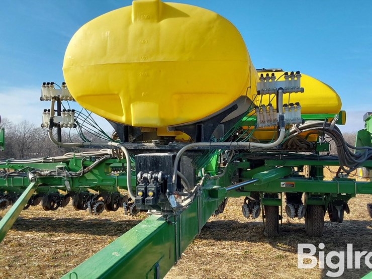 2015-john-deere-1775nt-image-18