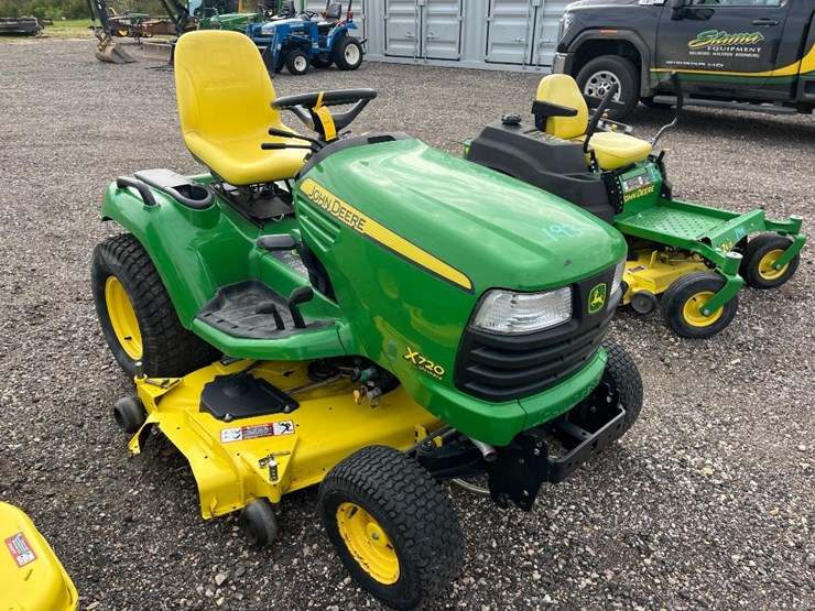 john-deere-x720-image-1