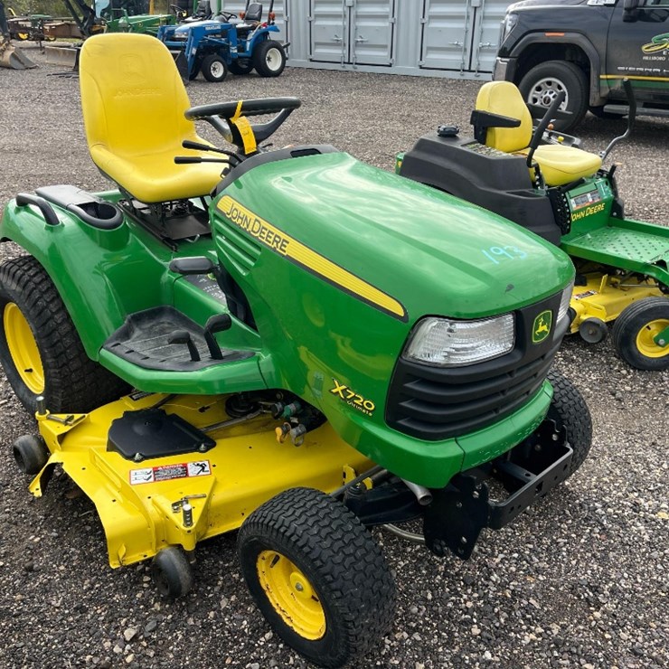 JOHN DEERE X720