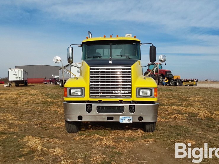 2015-mack-pinnacle-chu613-t/a-truck-tractor-image-2